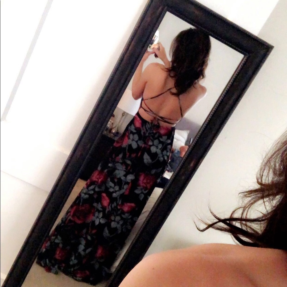 ADVENTURE SEEKER BLACK ROSE PRINT MAXI DRESS - Picture 7 of 7